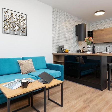 Srodmiescie Warsaw Muranow Apartments With Parking By Noclegi Renters 외부 사진