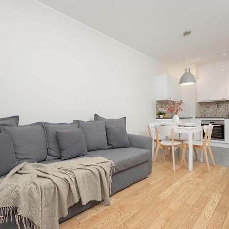 Srodmiescie Warsaw Muranow Apartments With Parking By Noclegi Renters 외부 사진