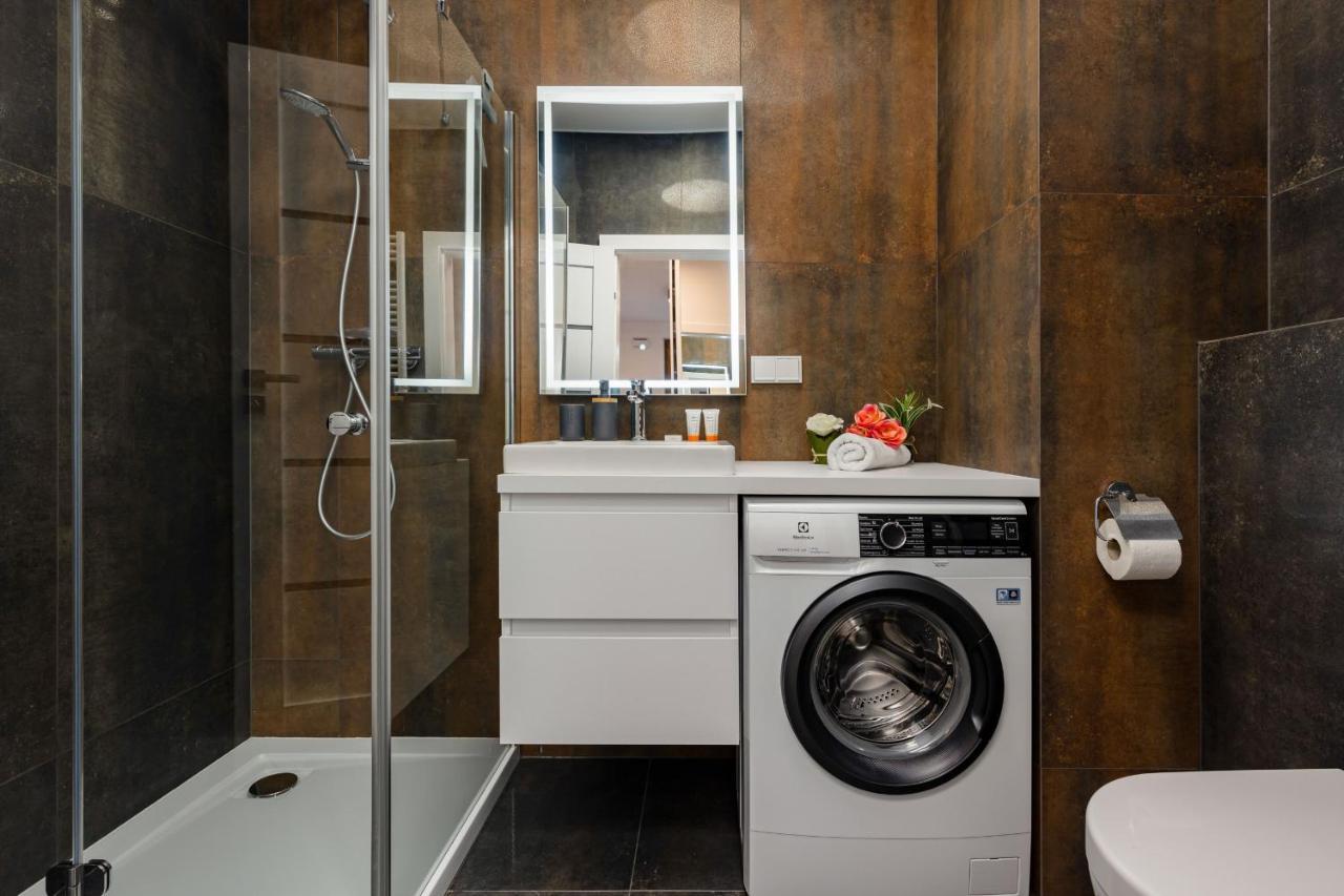 Srodmiescie Warsaw Muranow Apartments With Parking By Noclegi Renters 외부 사진