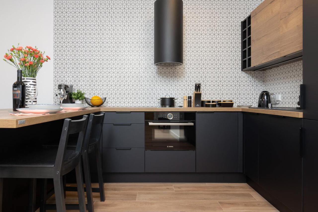 Srodmiescie Warsaw Muranow Apartments With Parking By Noclegi Renters 외부 사진