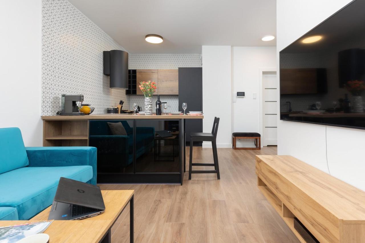 Srodmiescie Warsaw Muranow Apartments With Parking By Noclegi Renters 외부 사진