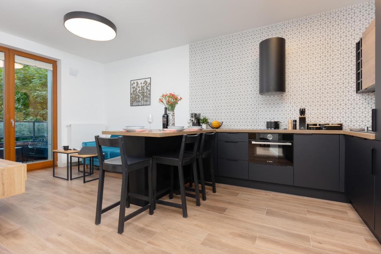 Srodmiescie Warsaw Muranow Apartments With Parking By Noclegi Renters 외부 사진