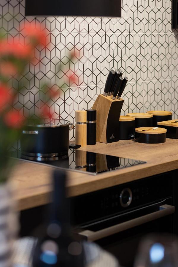 Srodmiescie Warsaw Muranow Apartments With Parking By Noclegi Renters 외부 사진
