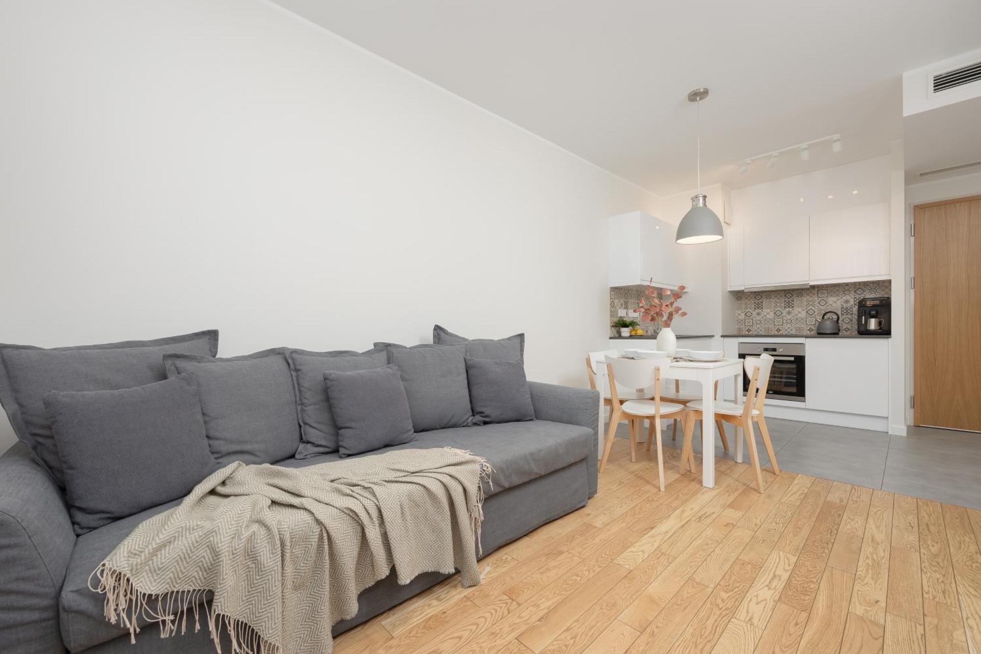 Srodmiescie Warsaw Muranow Apartments With Parking By Noclegi Renters 외부 사진